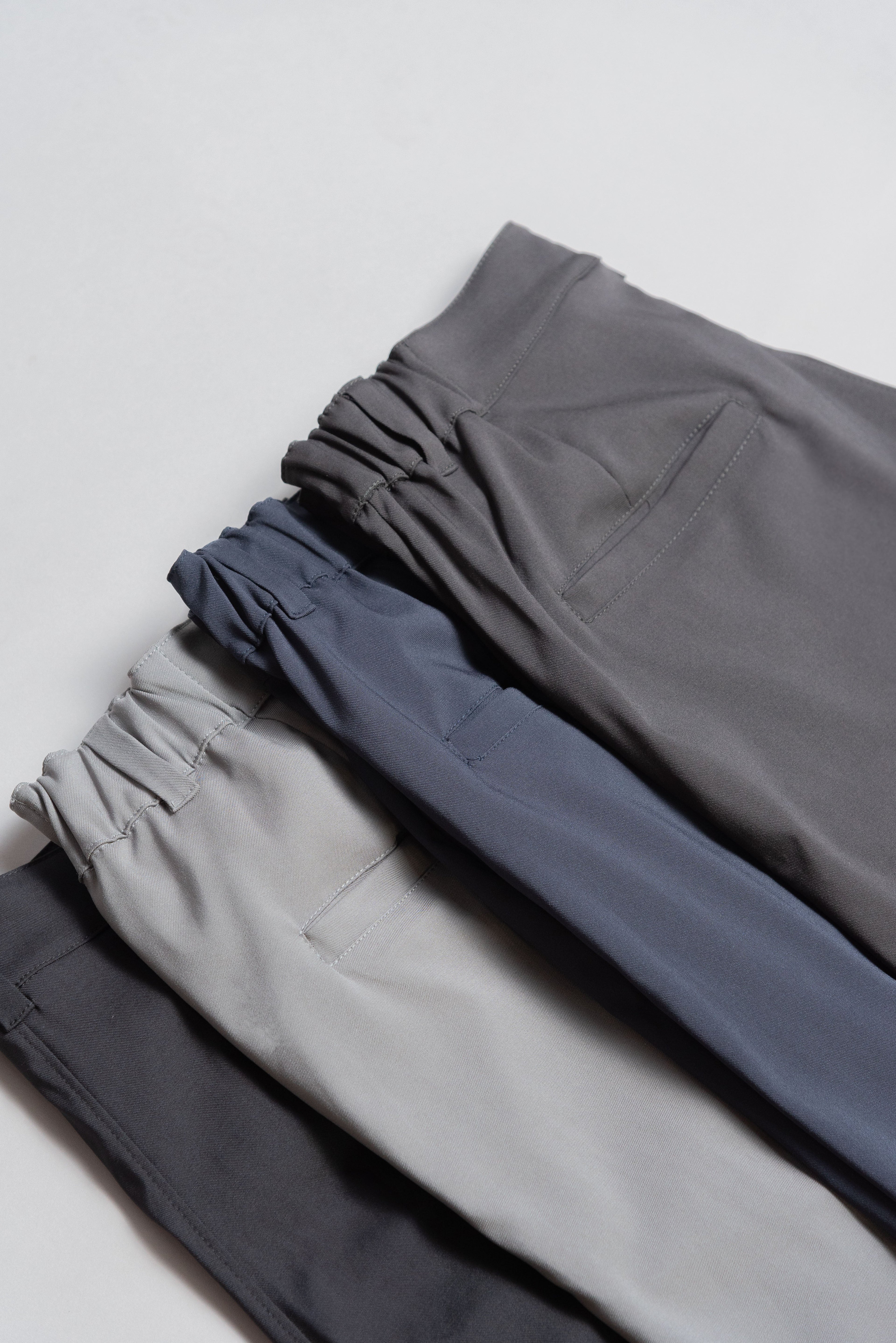 Pantalones básicos y cómodos.