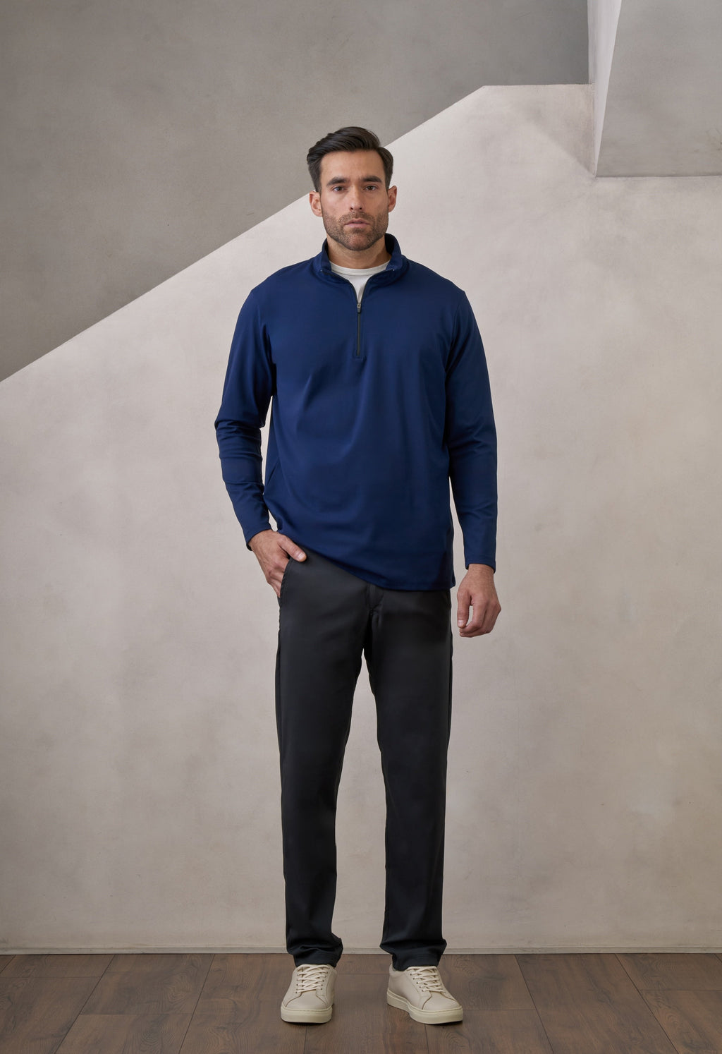 Pantalón gris oscuro básico para hombre