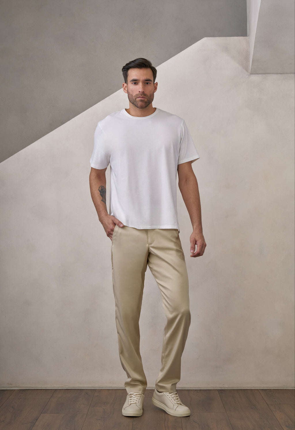 Pantalón beige básico para hombre