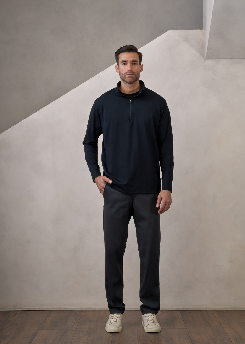 outfit de sudadera zipup negra para hombre