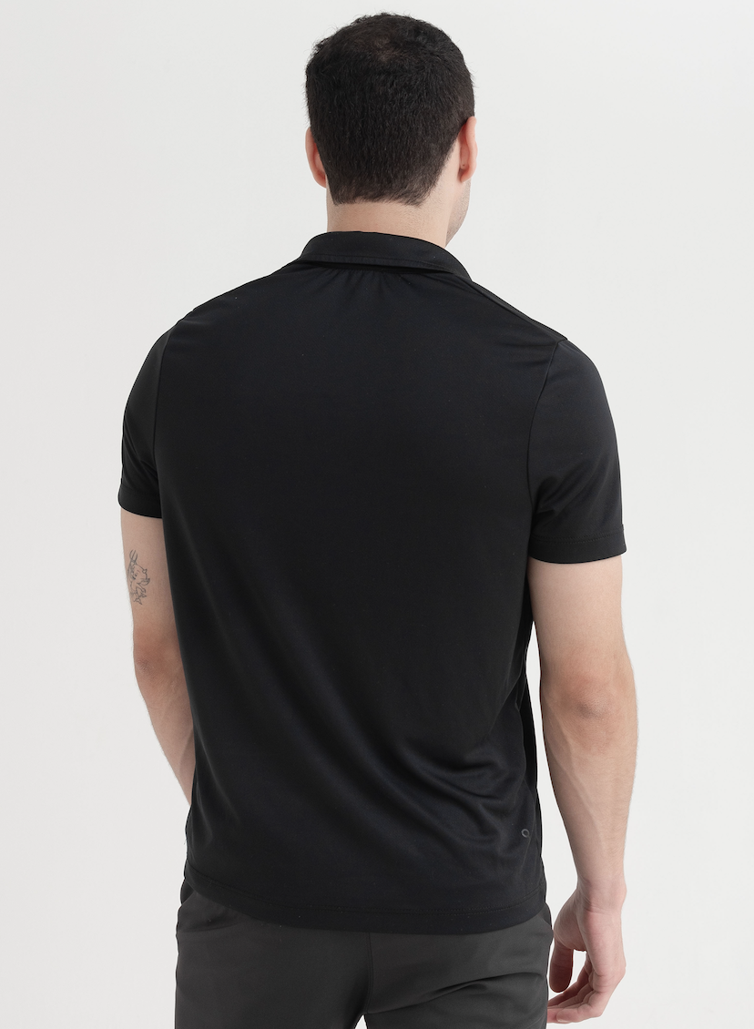 outfit playera polo negra mujer